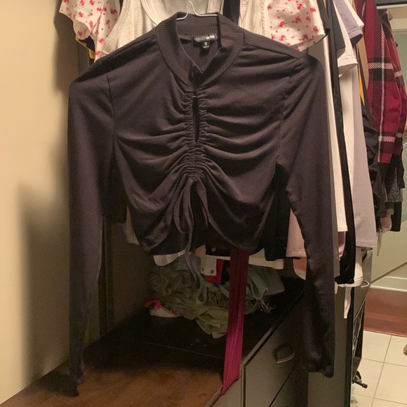 Black long sleeve ruched crop top - Picture 1 of 3